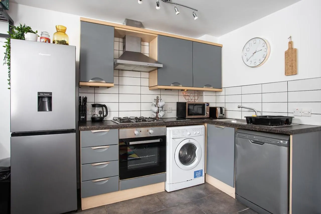 Malone Crescent Apartment - 2Br, 2B In City Centre 贝尔法斯特